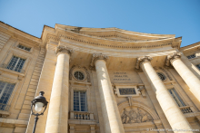 Photo de la façade du centre Panthéon